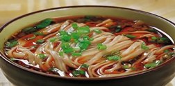 三盒子吃(chī)酸辣面